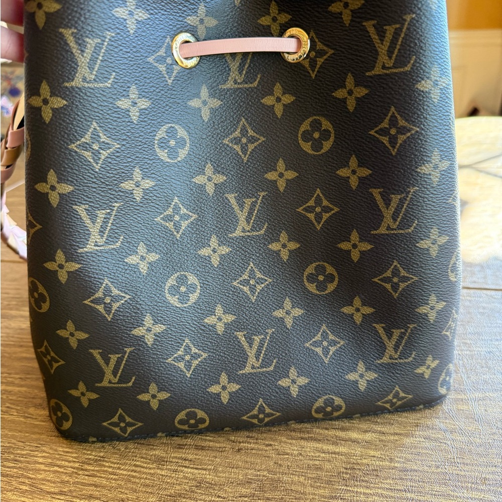 Louis Vuitton Monogram Drawstring Bucket Bag in Brown with Pink Trim - Picture 8 of 10